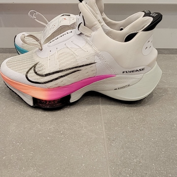Women's Nike Air Zoom Tempo Next% Flyease Shoes (size 7) - Picture 5 of 8